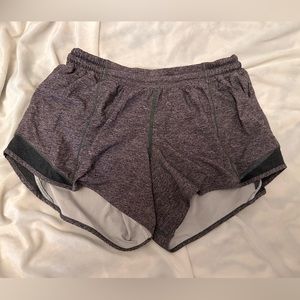 Lululemon 2.5” hotty hot shorts